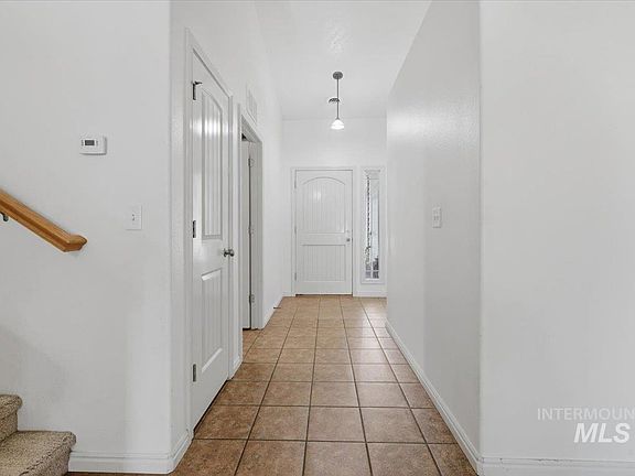 4th image of 1068 Locksley St