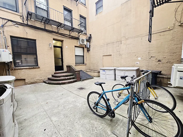 168 21st St #2C — Photo 6