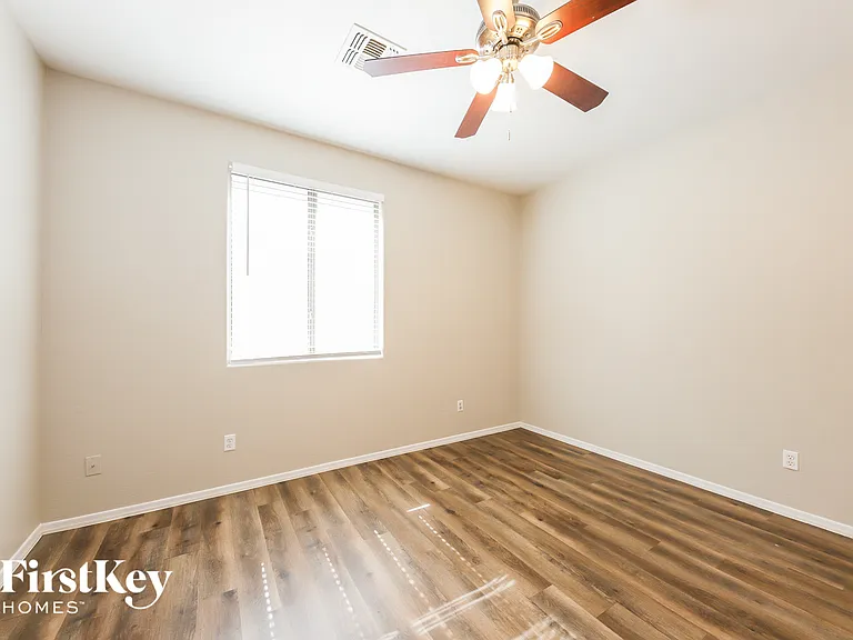 7157 W Kings Ave — Photo 11