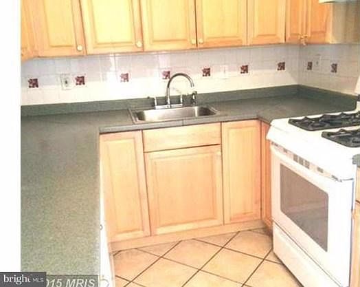 5th image of 656 Azalea Dr
