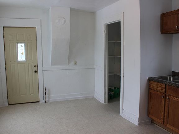 3rd image of 323 W 16th St