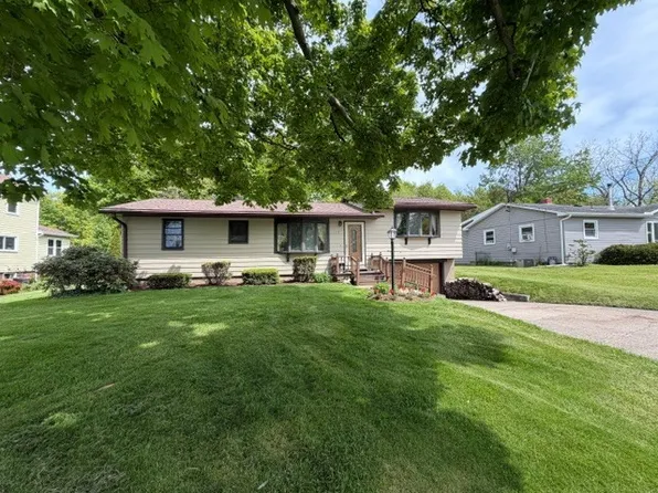206 S Main St, Albion, PA 16401