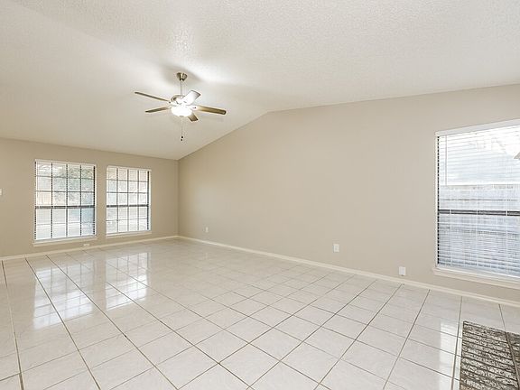 4th image of 907 Cedar Run Dr