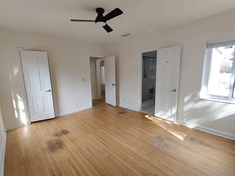 733 NE 18th Ave — Photo 32