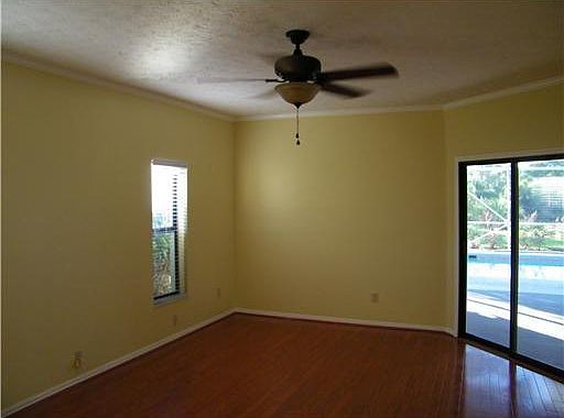 4th image of 1060 SW Mockingbird Dr
