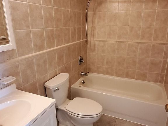 5th image of 20-24 Steinway St #2L