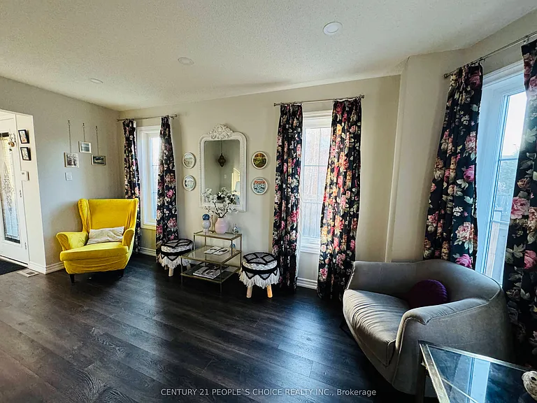6026 Clover Ridge Cres — Photo 8
