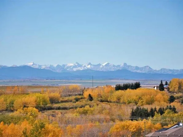 76 E Rockywood Park NW, Calgary, AB T3G 5S2