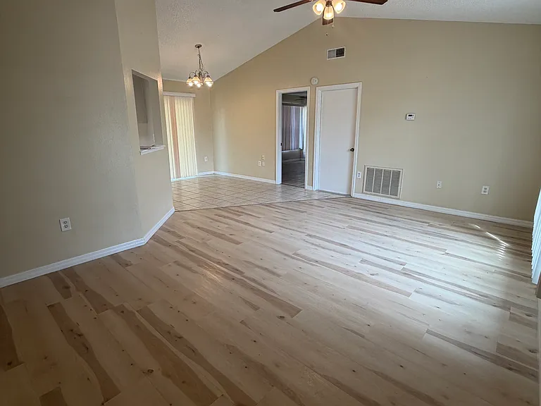 5571 Mariner Blvd — Photo 20