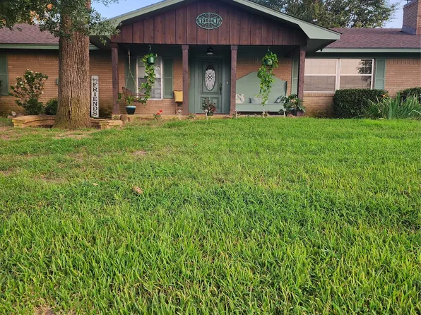 201 Colonial Cir, Athens, TX 75751