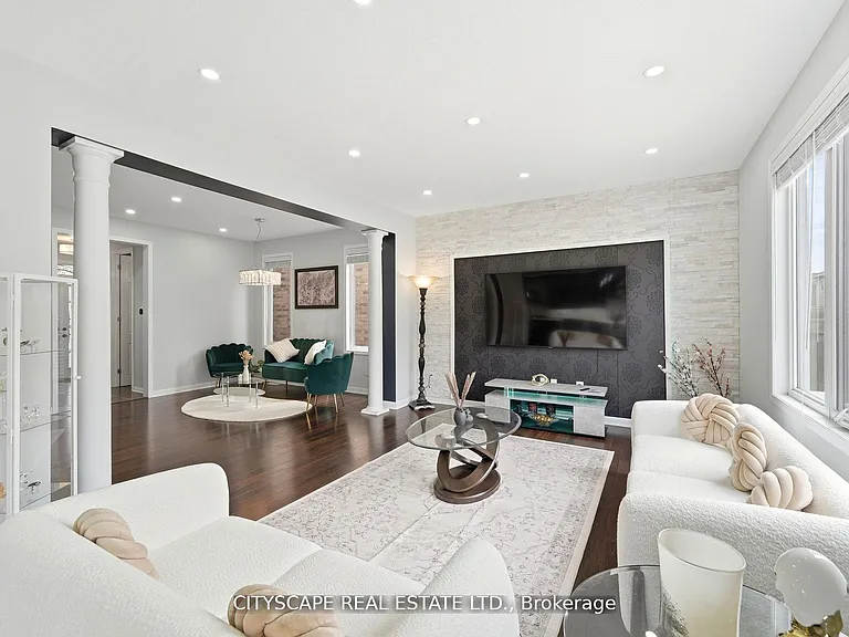 305 Gleave Ter — Photo 9