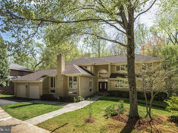 7816 Laurel Leaf Dr, Potomac, MD 20854