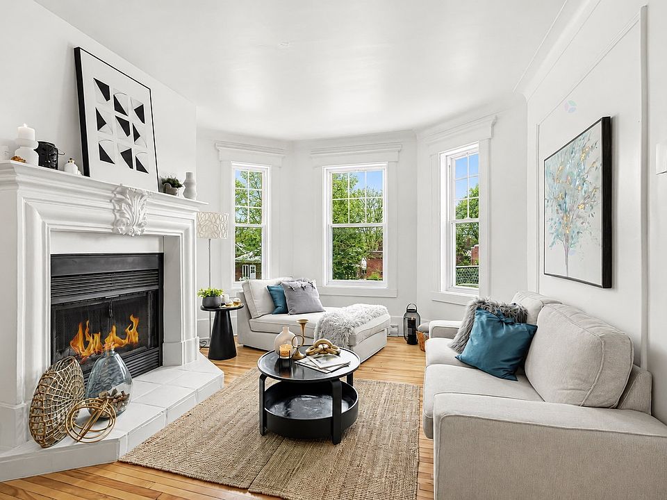 1st image of 379 Avenue Notre Dl