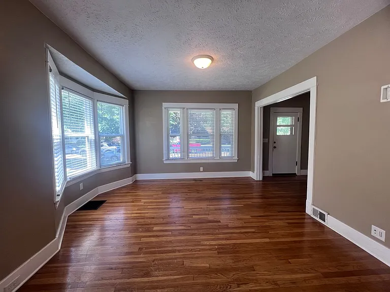 1040 Powers Ave NW — Photo 44