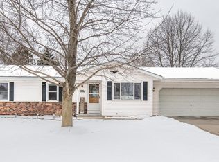 W196N16591 Hawthorn Dr, Jackson, WI 53037