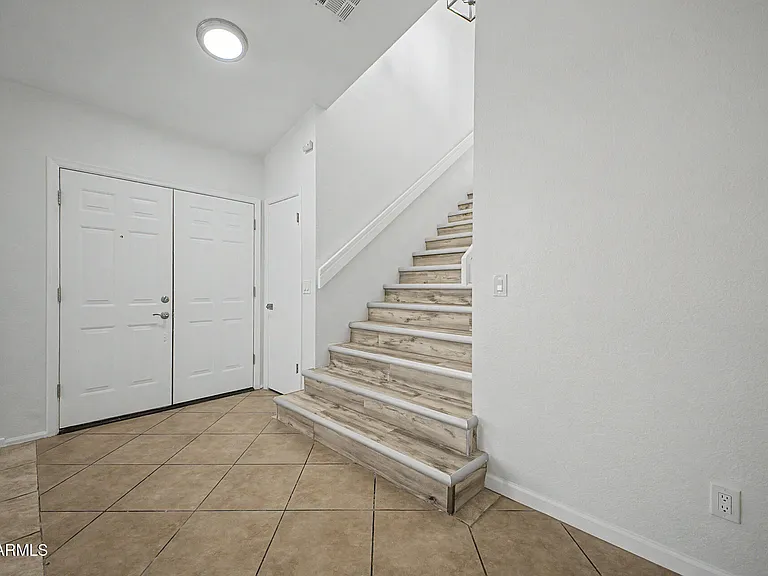 7637 W North Ln — Photo 3