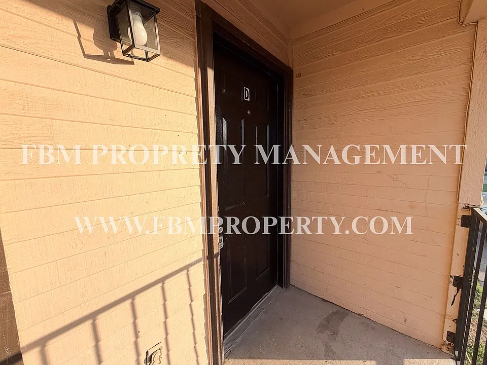310 Kings Way Dr #D