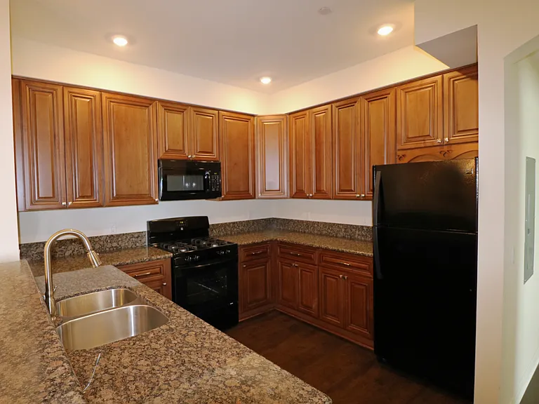 Santa Barbara Luxury Apartment Homes — Photo 1