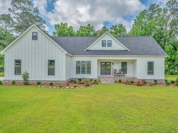 102 Creekside Dr, Sylvester, GA 31791