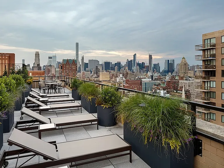 200 E 82nd St #21DE — Photo 38