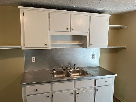 3rd image of 2605 Jones Ave Unit B