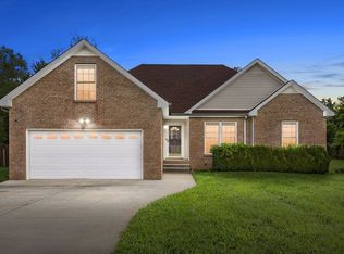 3800 Parade Dr, Clarksville, TN 37040