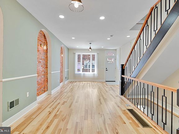 3rd image of 1117 Daly St