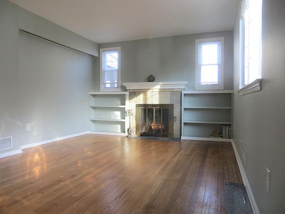 2nd image of 3010 Woodlawn Ave