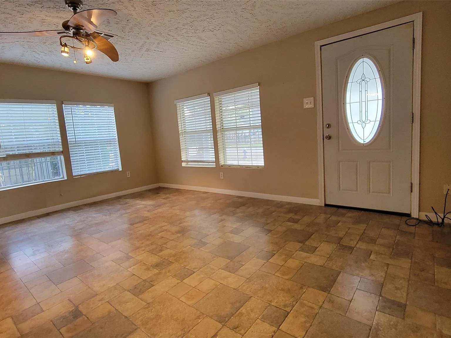 2 bed, 1.0 bath, 953 sqft, $1,600 — Photo 3