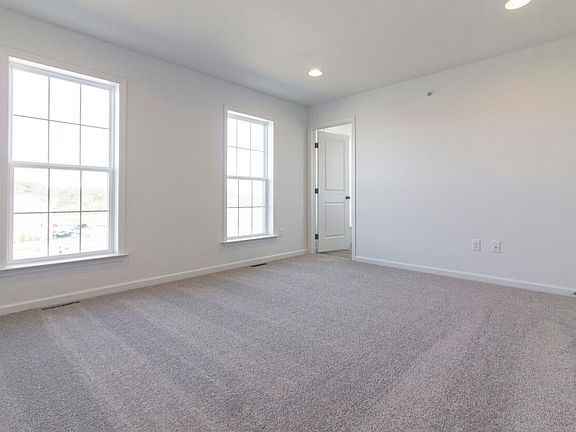 4th image of 405 Larks Ln #A