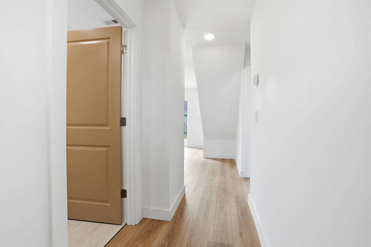 4 bed, 2600 sqft, $3,800 — Photo 4