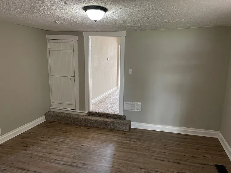 19 E Lancaster St — Photo 8