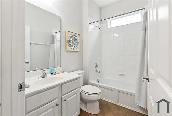 4445 Shiva Loop #4445 — Photo 36