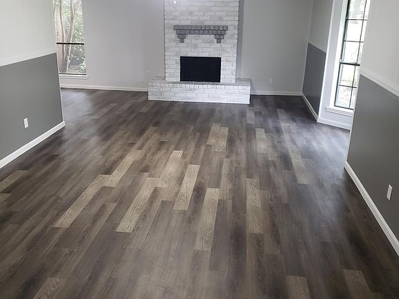 4th image of 109 Elmwood St
