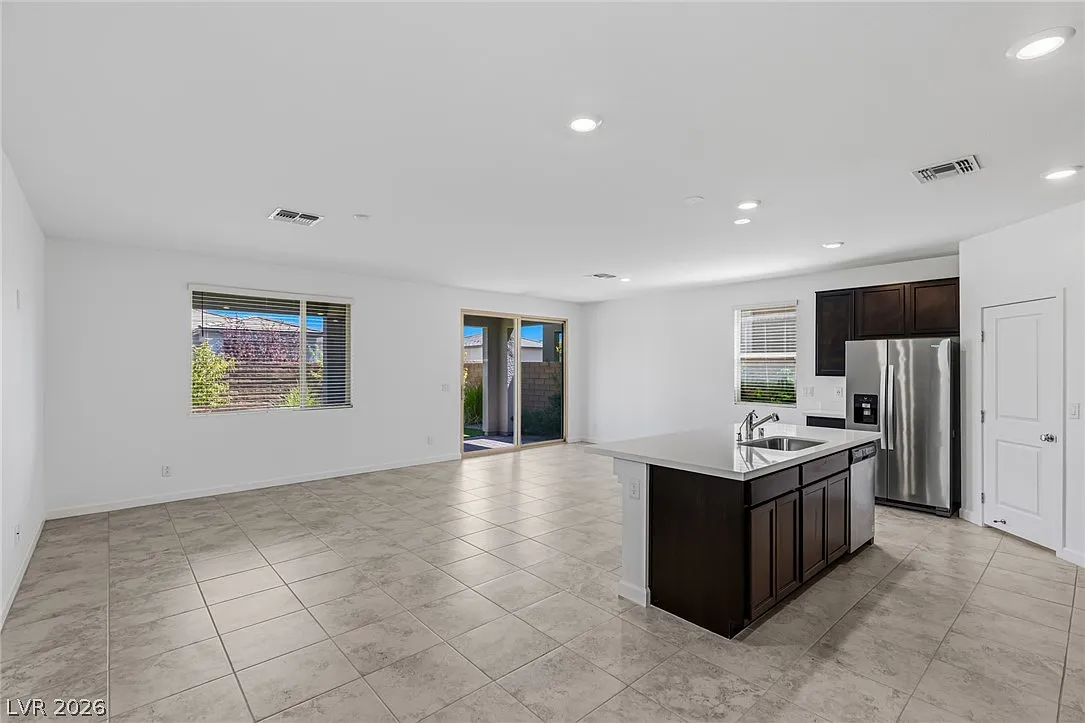 5 bed, 4.0 bath, 2454 sqft, $3,495 — Photo 2