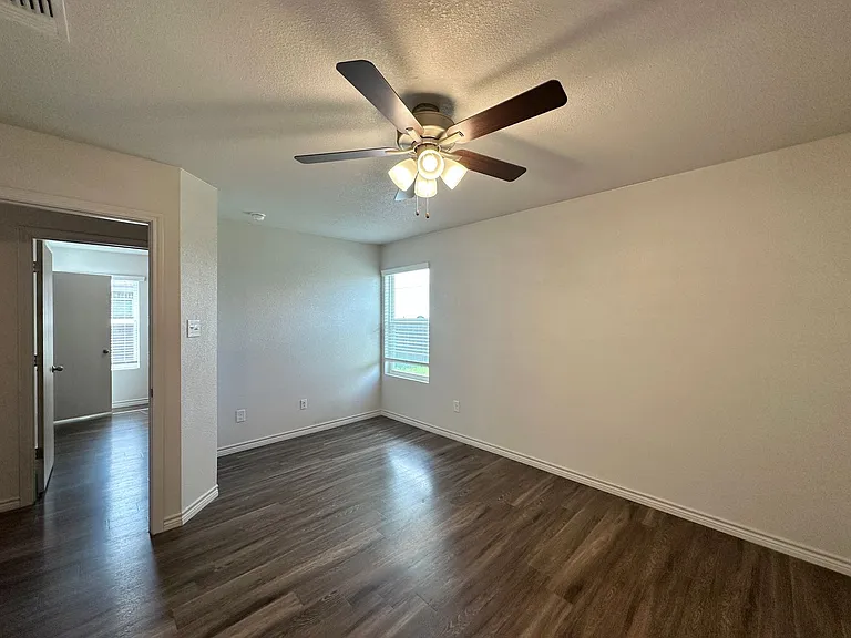 1837 Clovis Dr — Photo 26