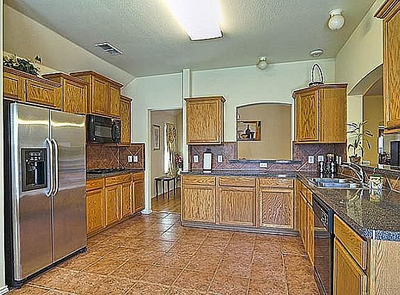5th image of 1409 Crutchfield Ln