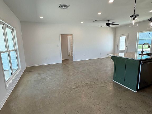 2nd image of 2904 Sequoia Ave