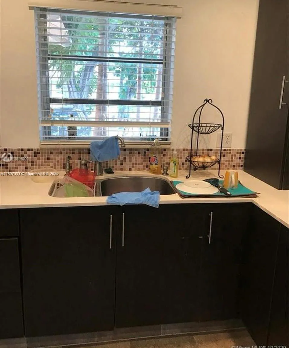 Village At Dadeland Condo — Photo 2