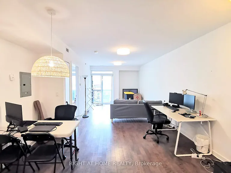 456 King Edward Ave #407 — Photo 7