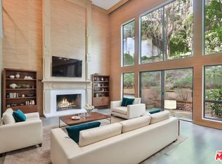 1030 Brooklawn Dr, Los Angeles, CA 90077