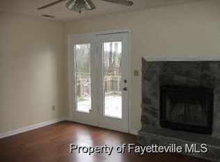 102 Jackson Ln, Raeford, NC 28376