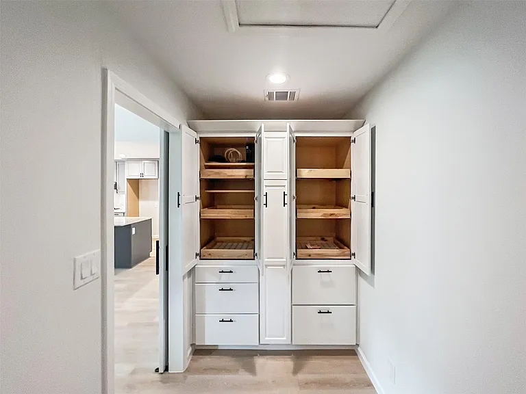 7736 Croftwood Dr — Photo 14