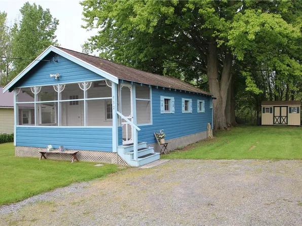 932 Westfield St, Waterport, NY 14571
