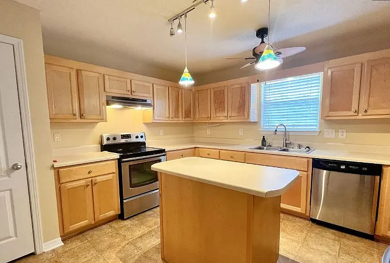 8907 Longmont Way — Photo 8