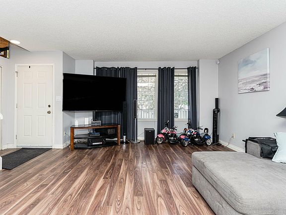 4th image of 1564 Jarvis Cres NW