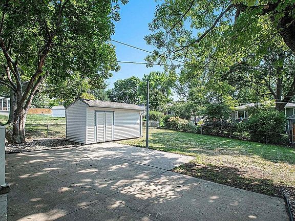 3rd image of 8009 Hascall St