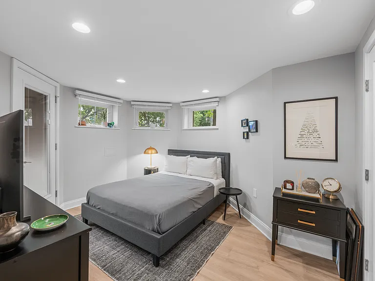 3002 11th St NW #B — Photo 4