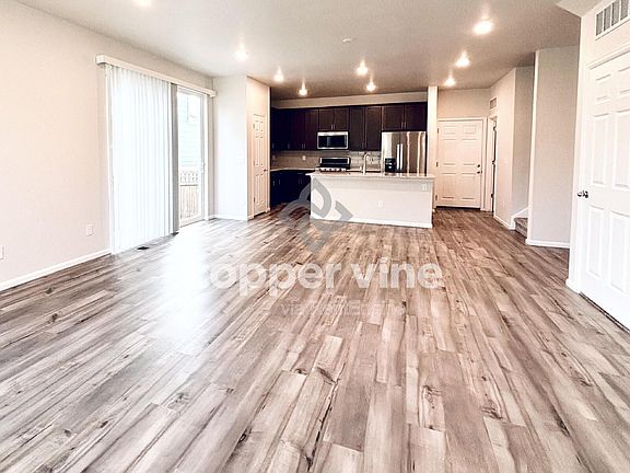5th image of 1163 S Walden Ct