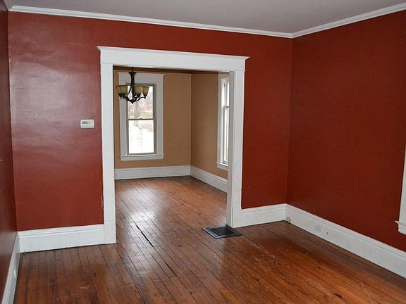 3rd image of 257 Travis St NE